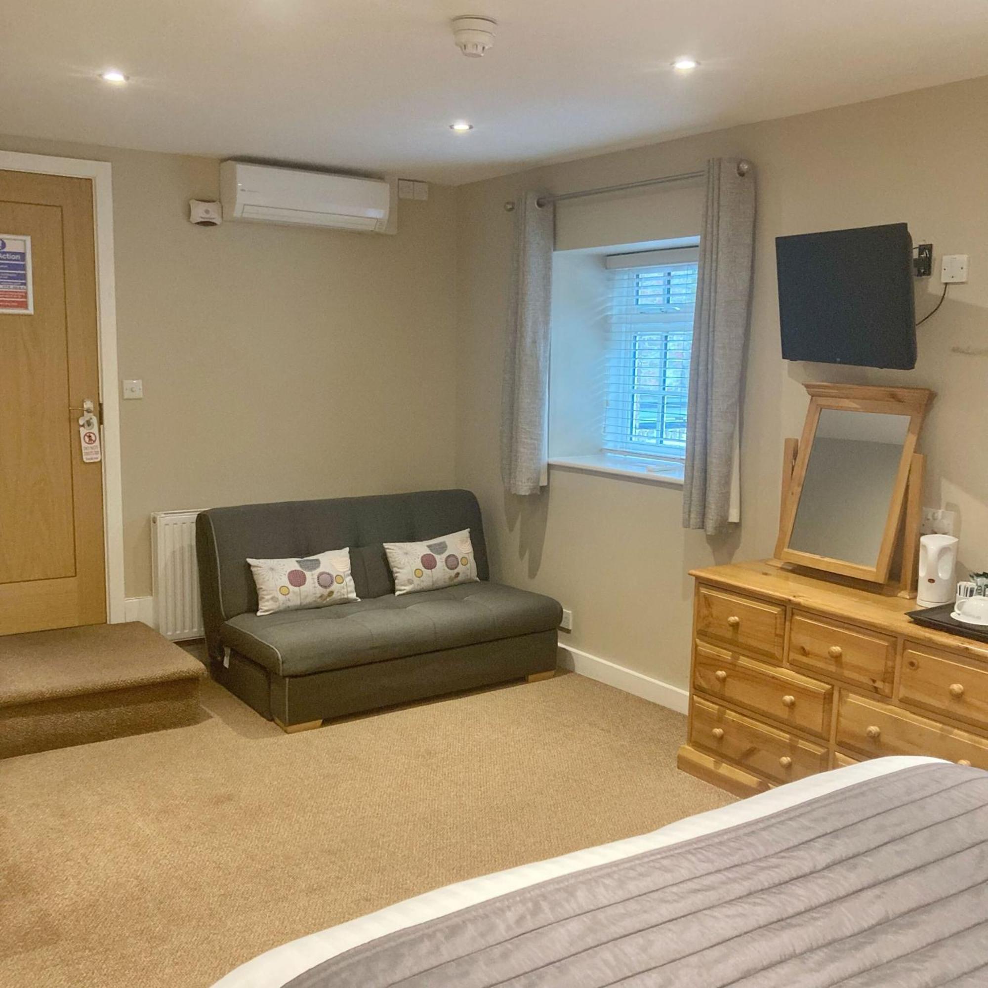 Inn The Britannia & Waves Restaurant 4*