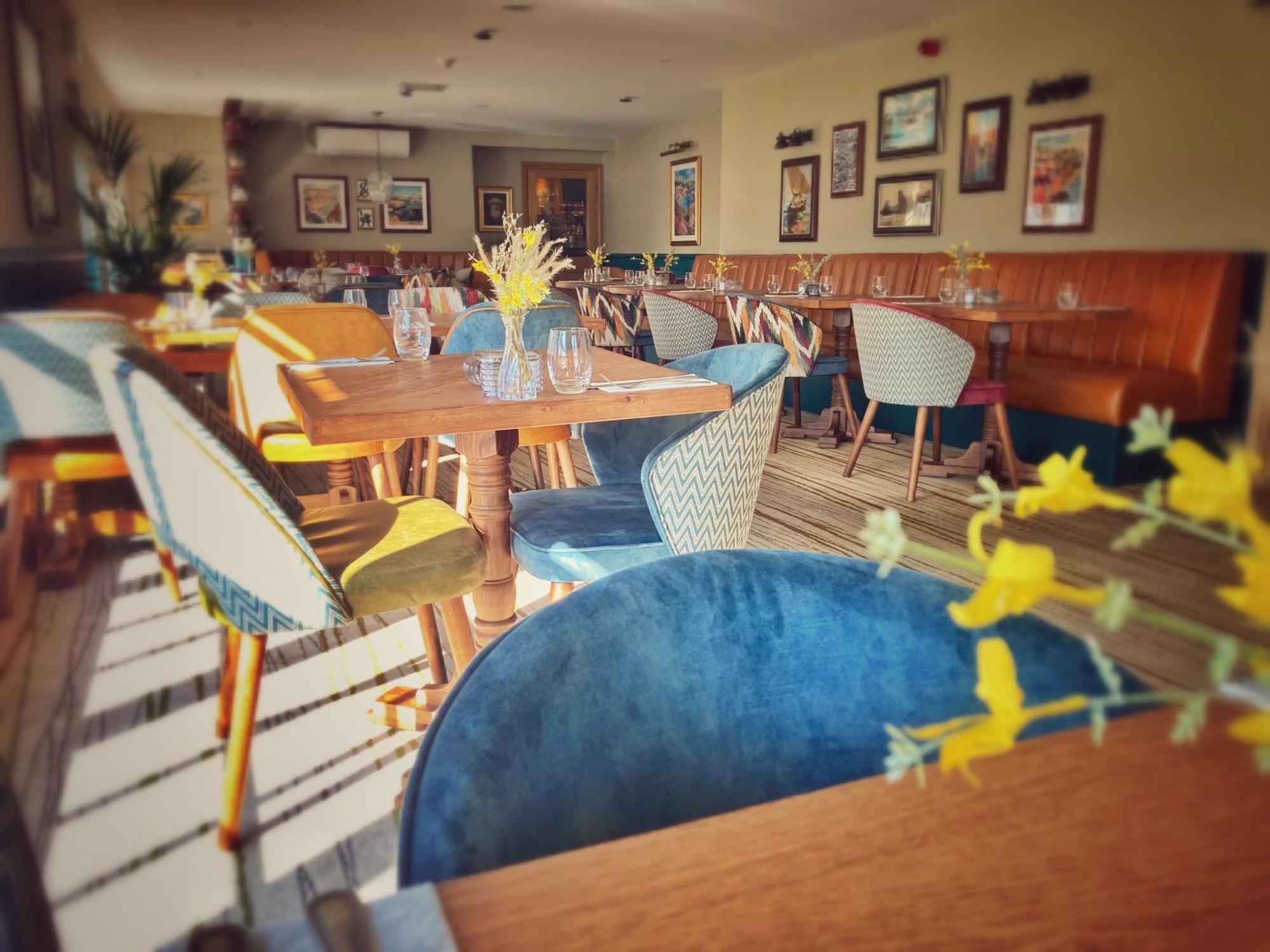 The Britannia & Waves Restaurant Herberg St Austell