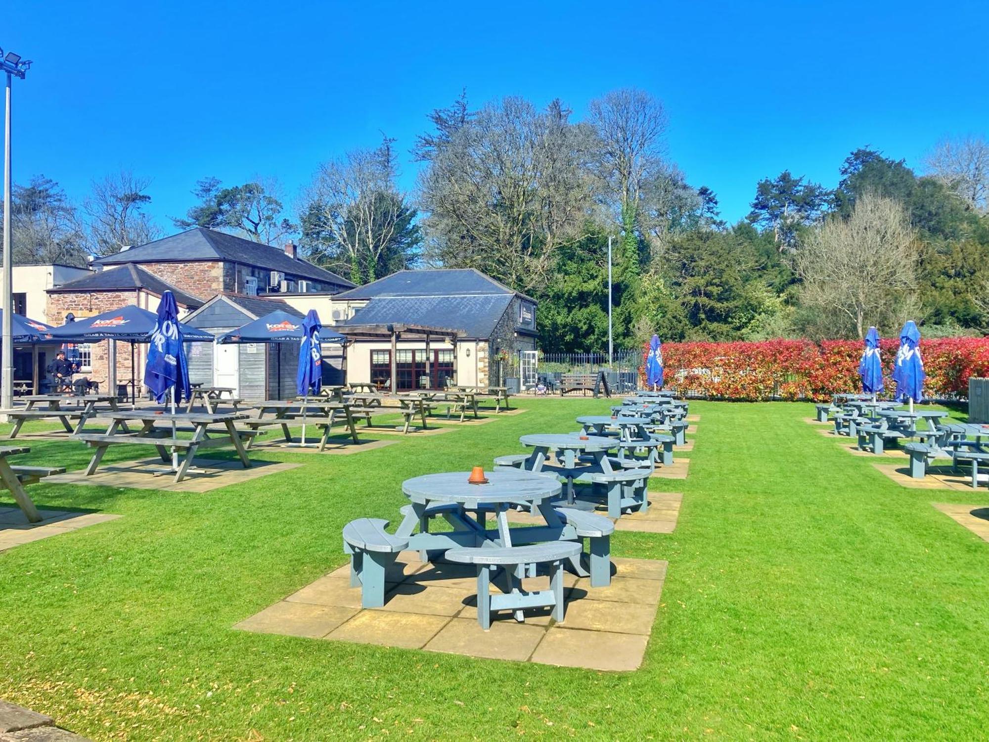 The Britannia & Waves Restaurant Herberg 4*